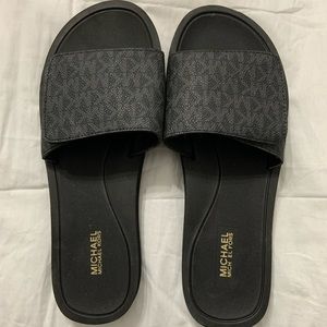 Slides Ladies Michael Kors Black Logo Worn once inside Size 9